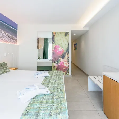 Fergus Cactus Garden Hotel 4*